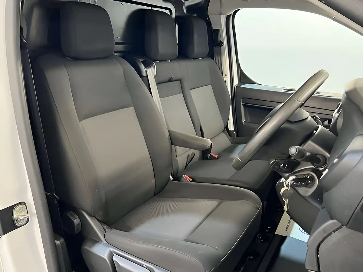 Used 2023 Vauxhall Vivaro Professional White - Interior and Exterior details 12