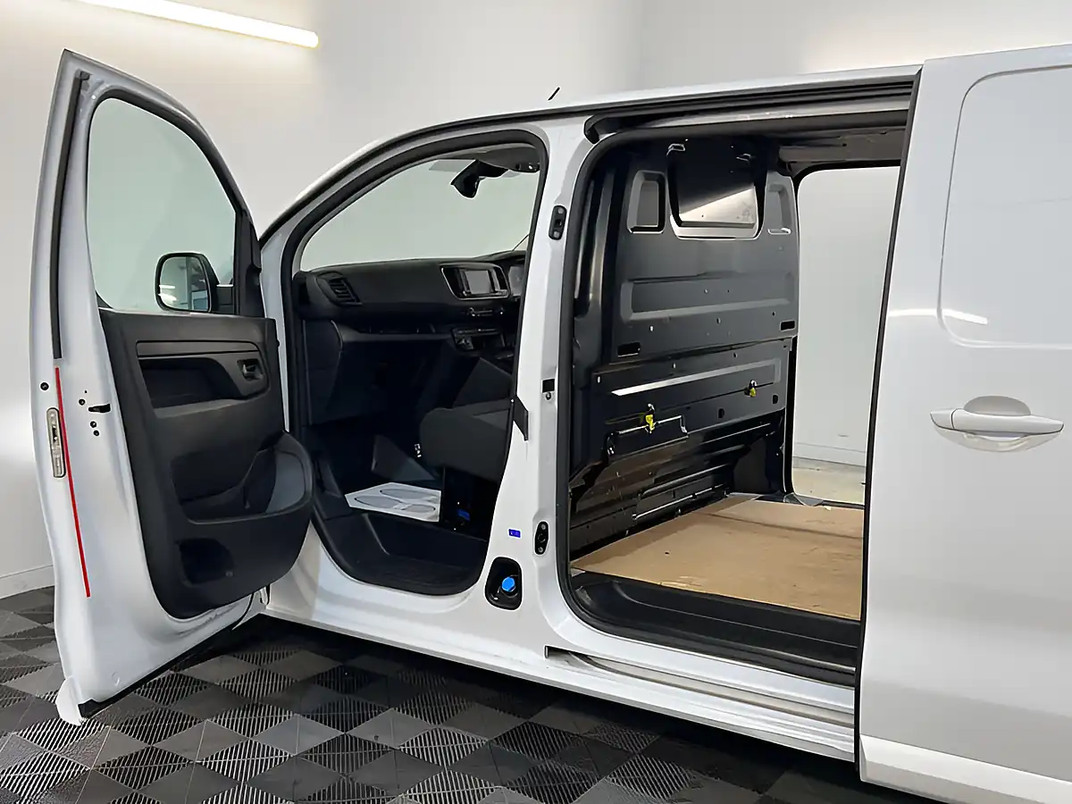 Used 2023 Vauxhall Vivaro Professional White - Interior and Exterior details 13