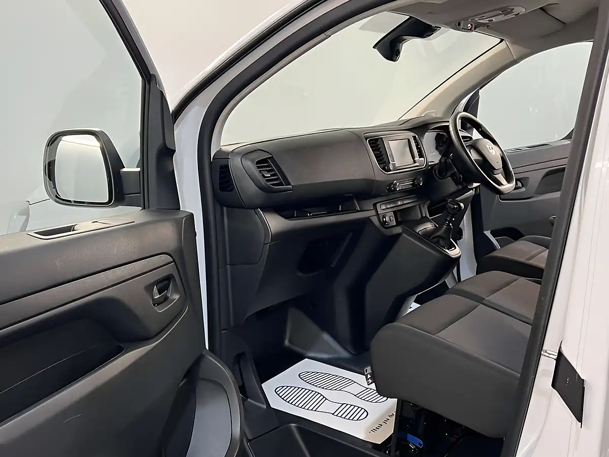 Used 2023 Vauxhall Vivaro Professional White - Interior and Exterior details 14