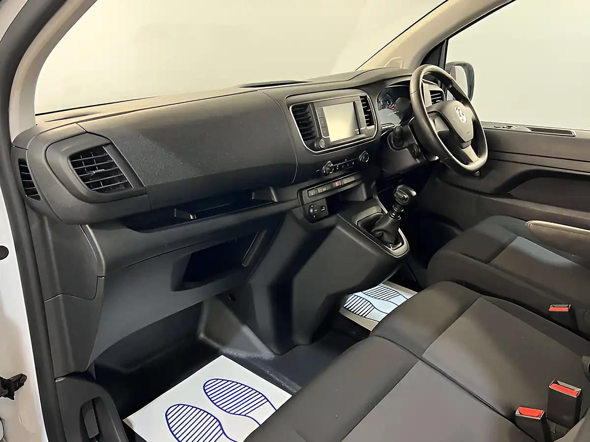 Used 2023 Vauxhall Vivaro Professional White - Interior and Exterior details 15