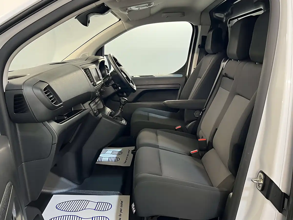 Used 2023 Vauxhall Vivaro Professional White - Interior and Exterior details 16