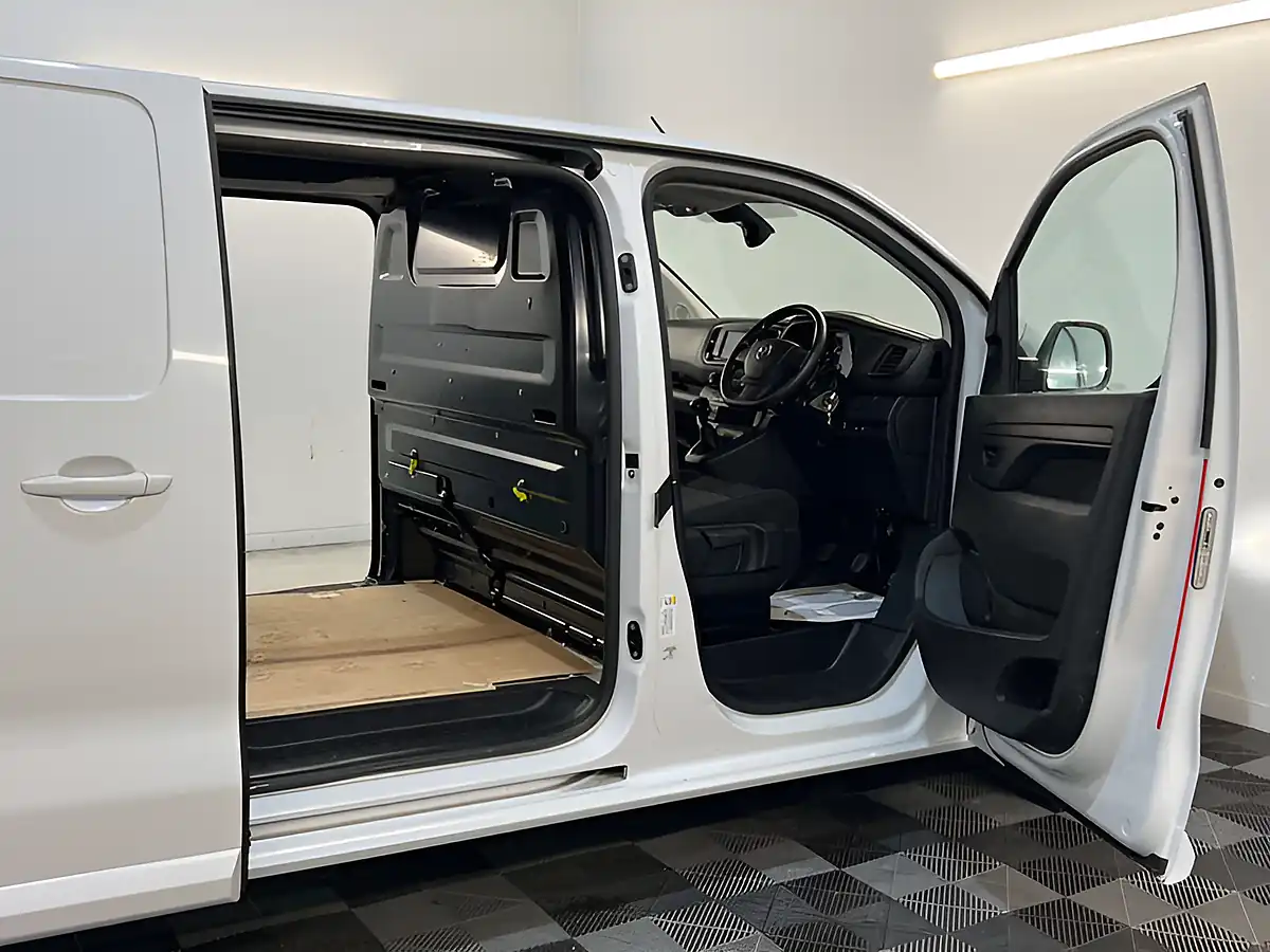 Used 2023 Vauxhall Vivaro Professional White - Interior and Exterior details 8