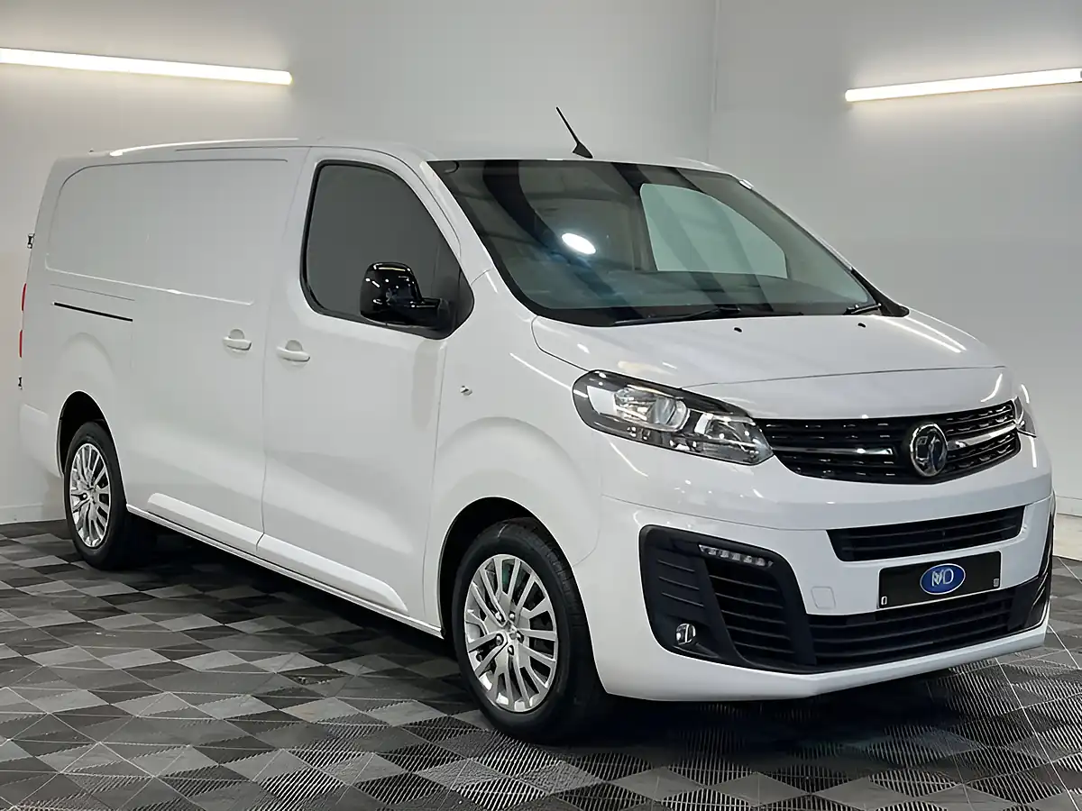 Used 2023 Vauxhall Vivaro Professional White - Front View