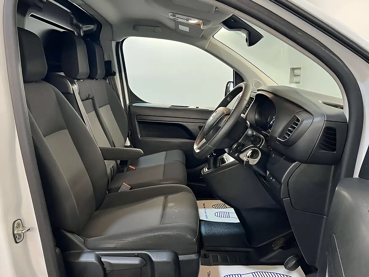 Used 2023 Vauxhall Vivaro Professional White - Interior and Exterior details 11