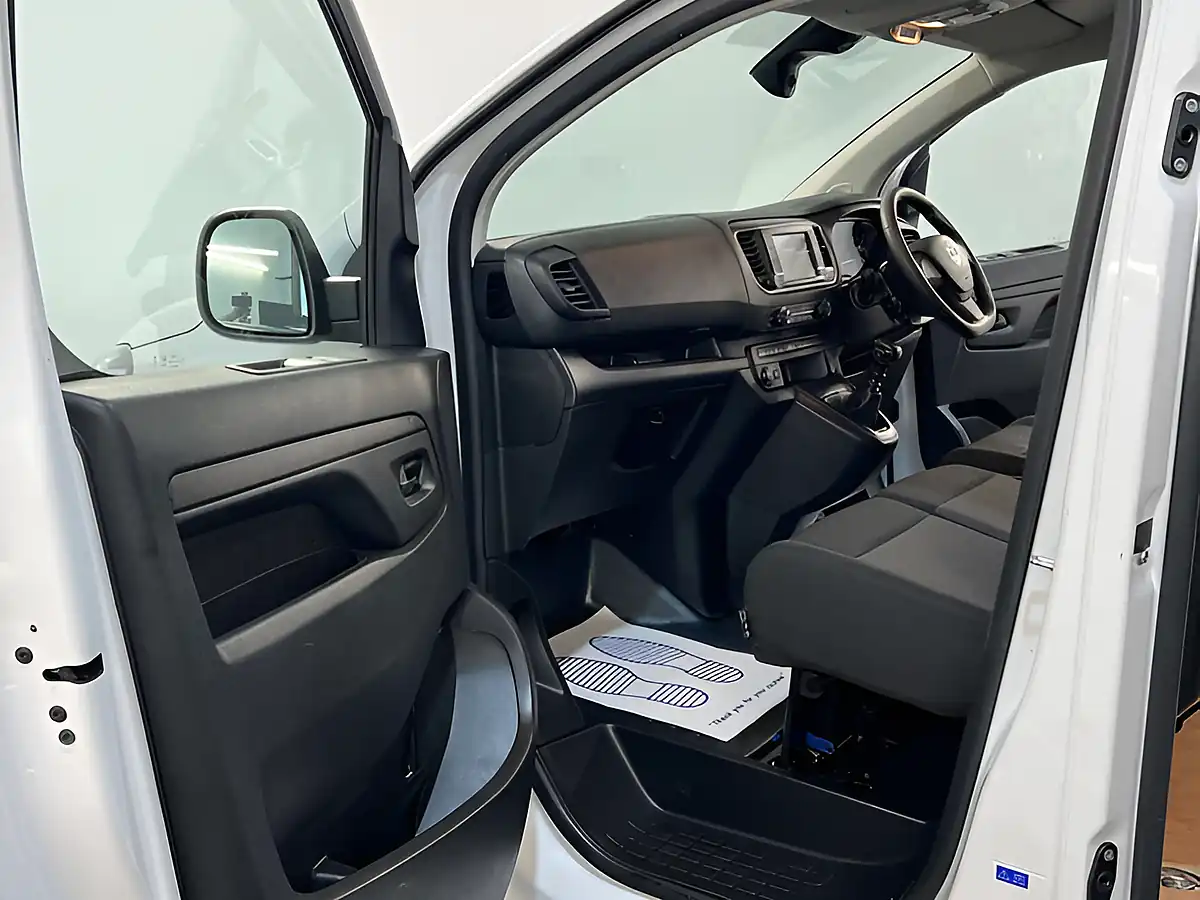 Used 2023 Vauxhall Vivaro Professional White - Interior and Exterior details 14