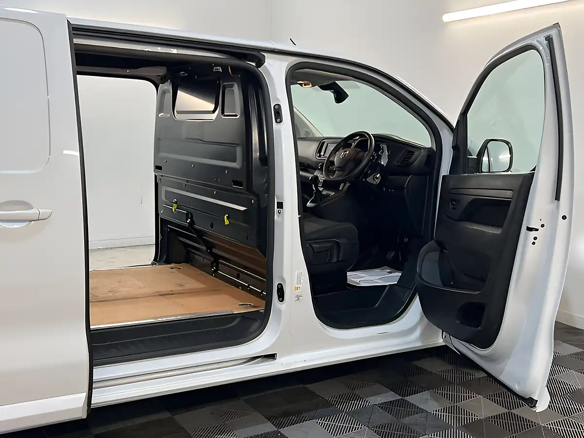 Used 2023 Vauxhall Vivaro Professional White - Interior and Exterior details 8