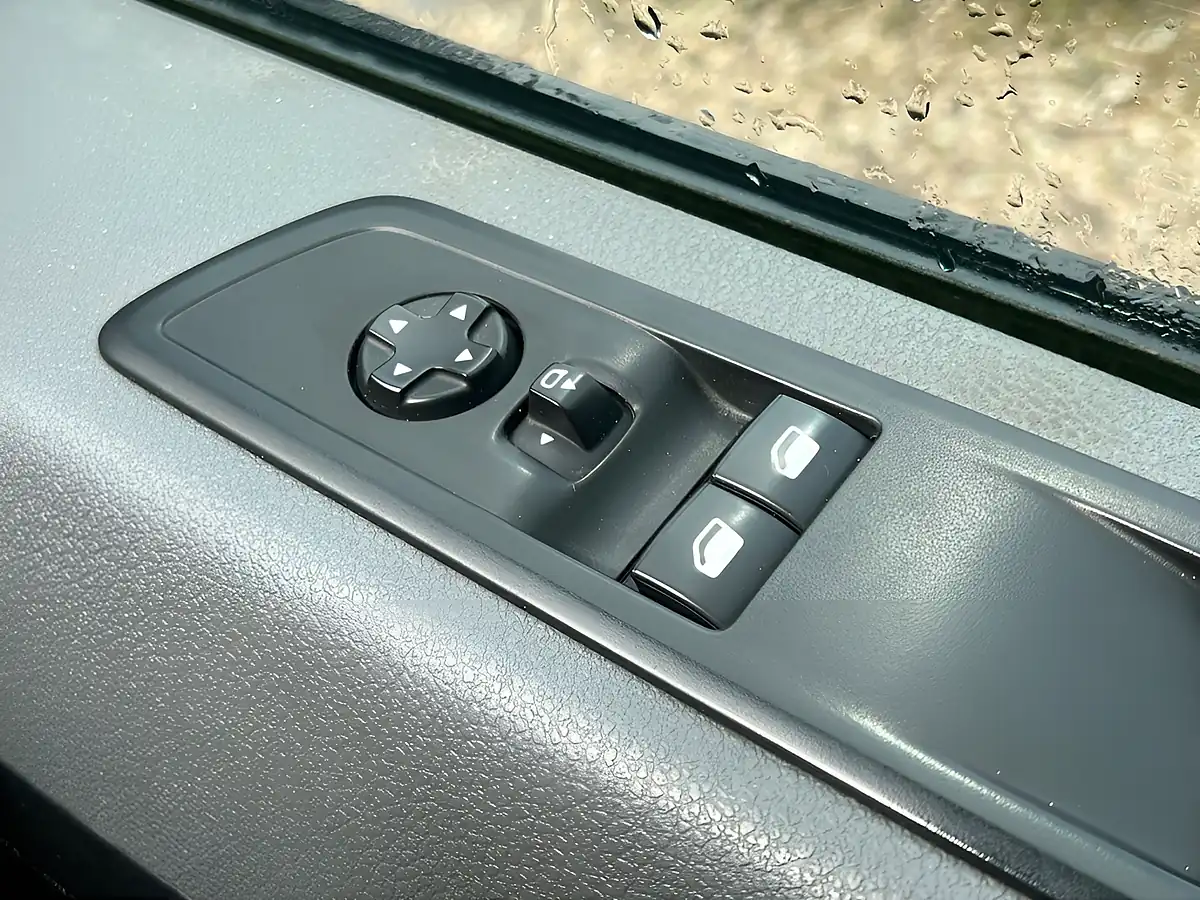 Used 2023 Vauxhall Vivaro Sportive Kaolin White - Interior and Exterior details 13