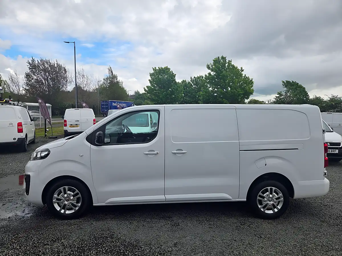 Used 2023 Vauxhall Vivaro Sportive White - Interior and Exterior details 11