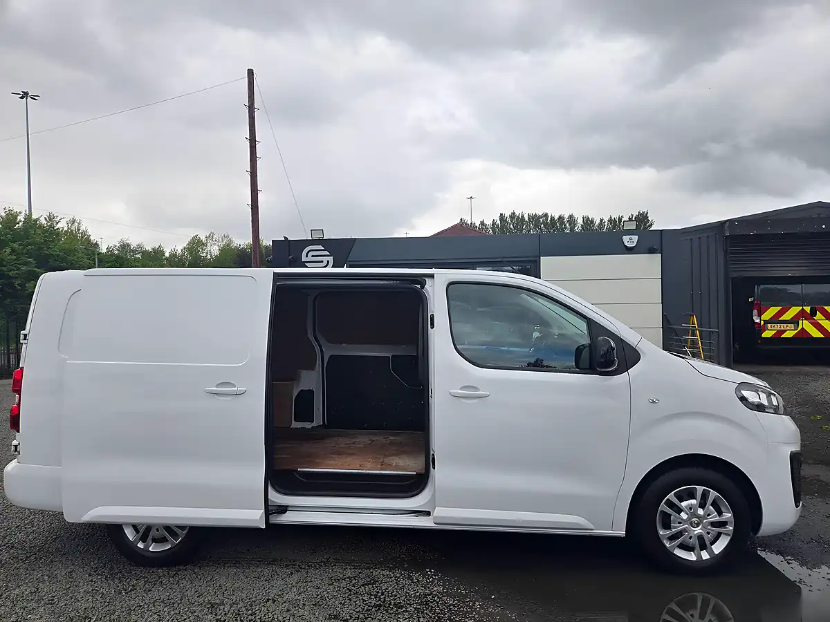 Used 2023 Vauxhall Vivaro Sportive White - Interior and Exterior details 4