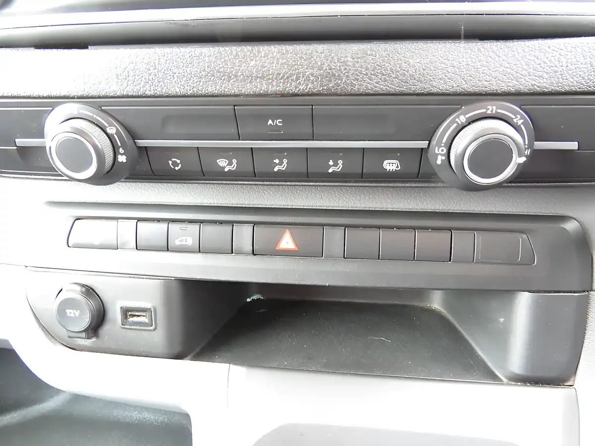 Used 2023 Vauxhall Vivaro Sportive White - Interior and Exterior details 16