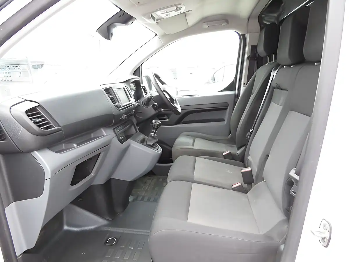 Used 2023 Vauxhall Vivaro Sportive White - Interior and Exterior details 8