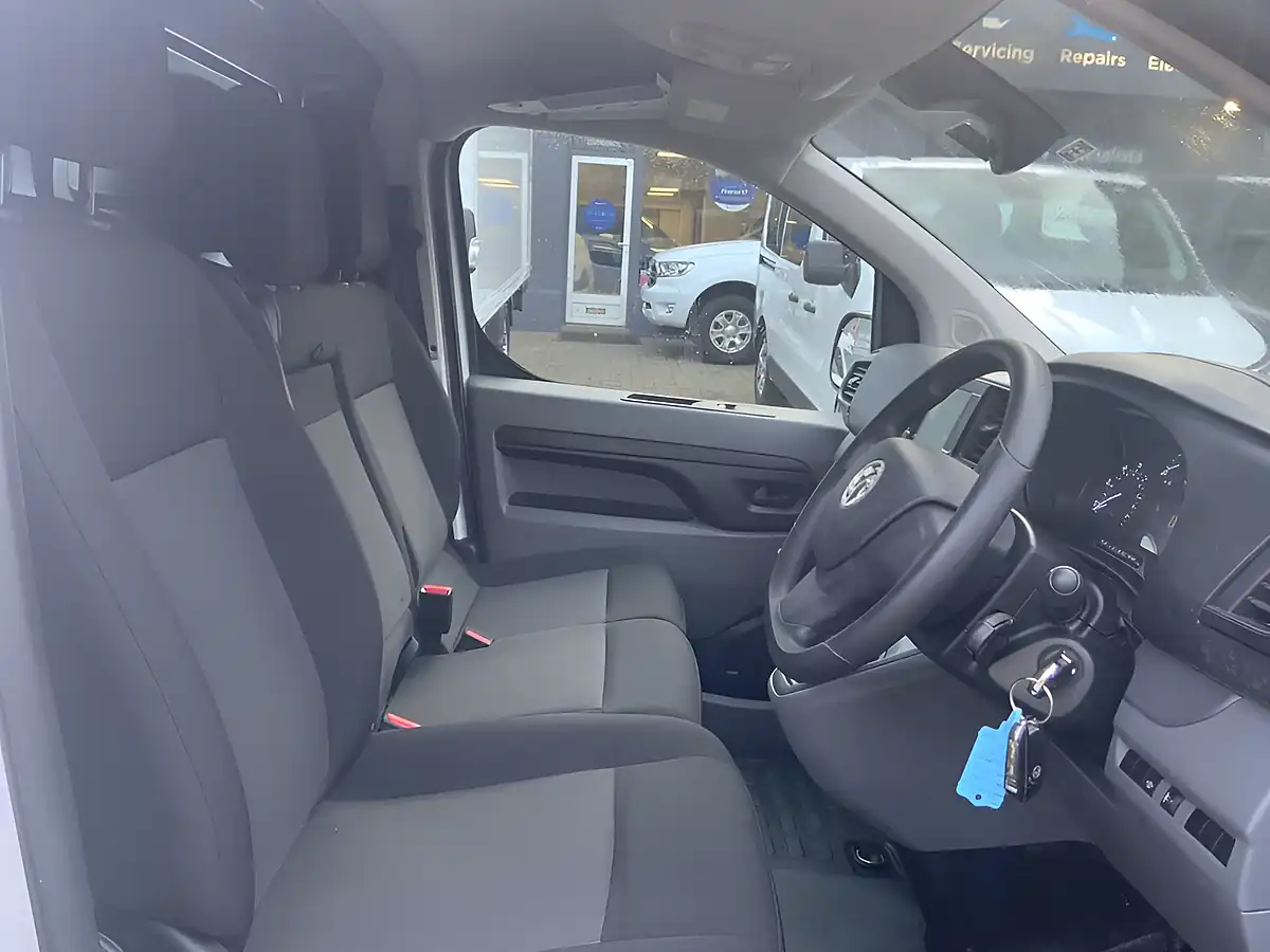 Used 2023 Vauxhall Vivaro Sportive White - Interior and Exterior details 18