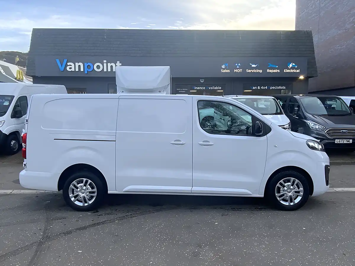 Used 2023 Vauxhall Vivaro Sportive White - Interior and Exterior details 8