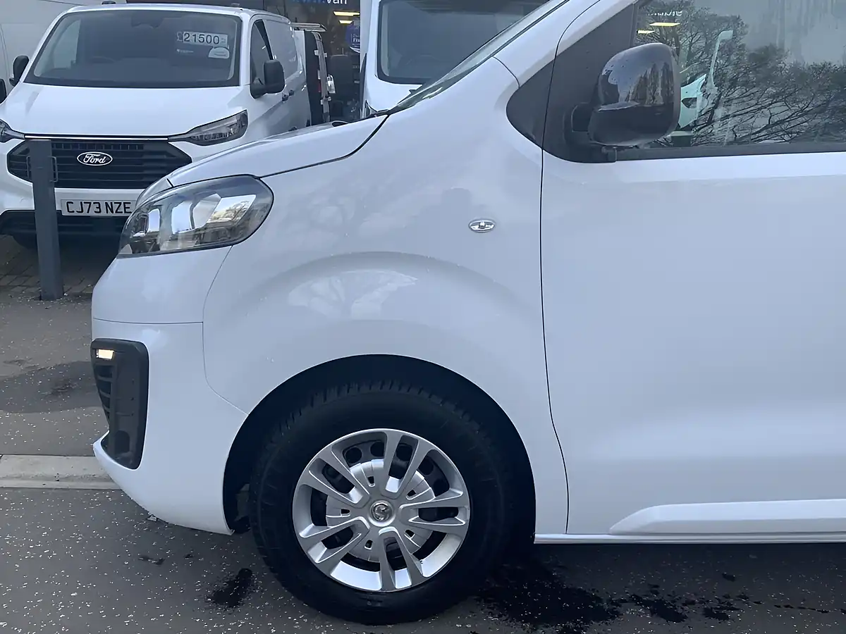 Used 2023 Vauxhall Vivaro Sportive White - Interior and Exterior details 9