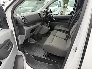 Used 2023 Vauxhall Vivaro Sportive White - Interior and Exterior details 14