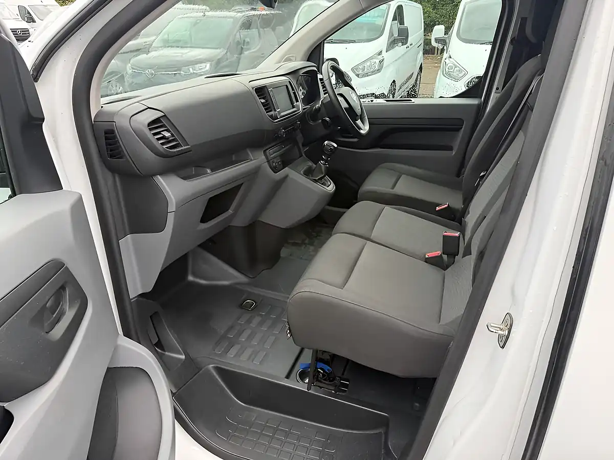 Used 2023 Vauxhall Vivaro Sportive White - Interior and Exterior details 14