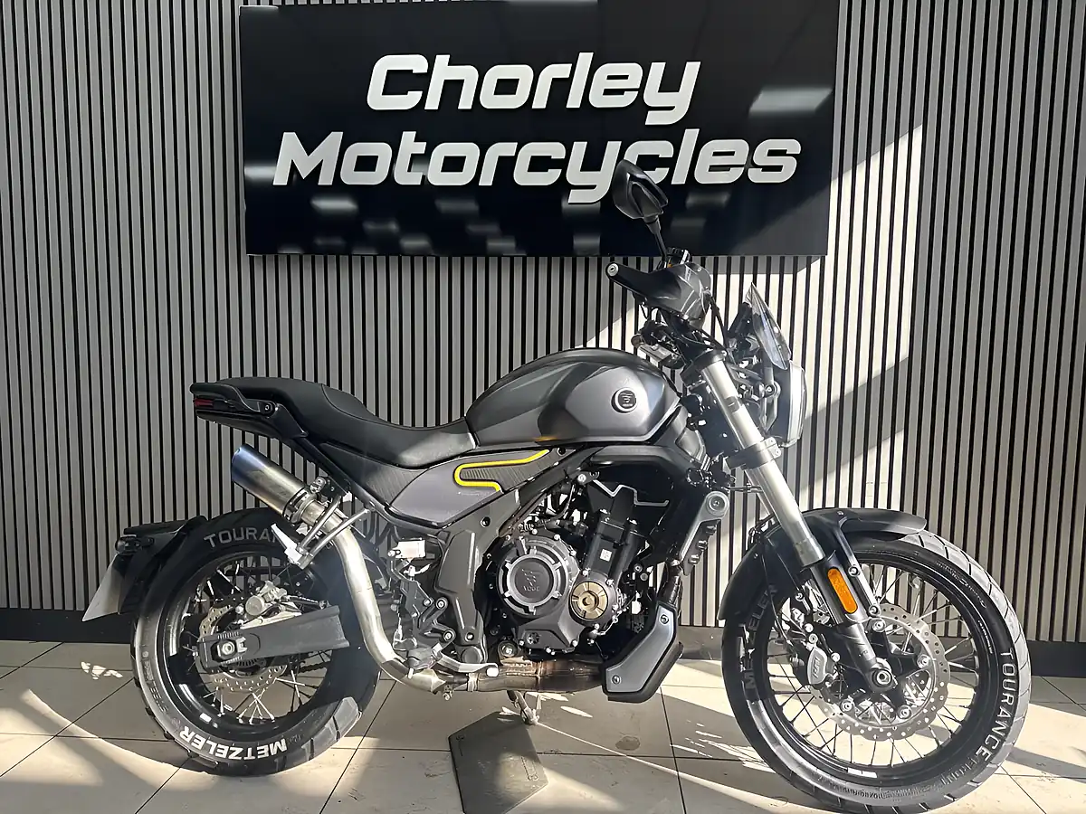 Used 2023 Voge Ac 525 X Black - Interior and Exterior details 8
