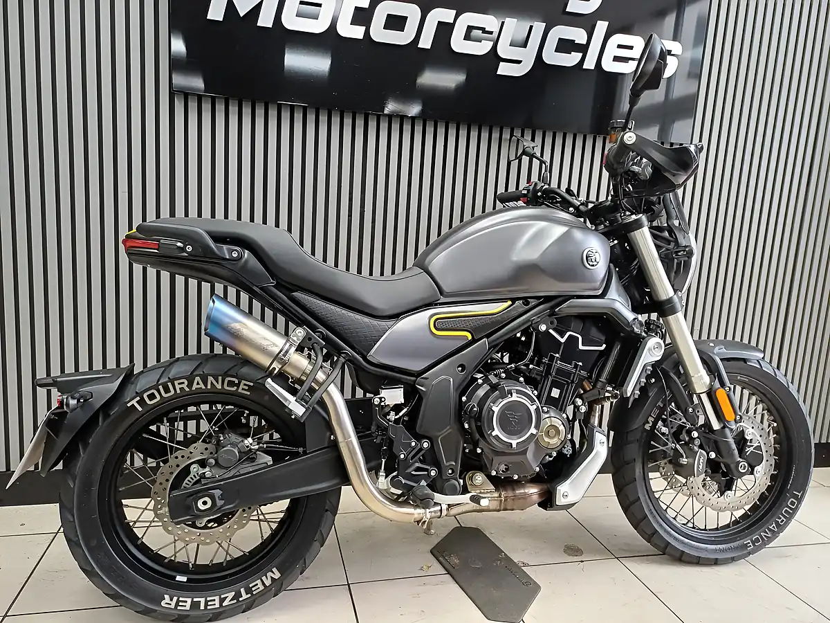 Used 2023 Voge AC525X Adventure Black - Interior and Exterior details 5
