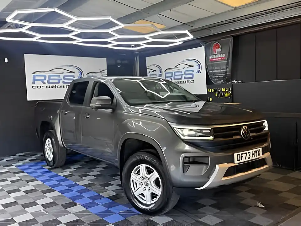 Used 2023 Volkswagen Amarok Life Grey - Front View
