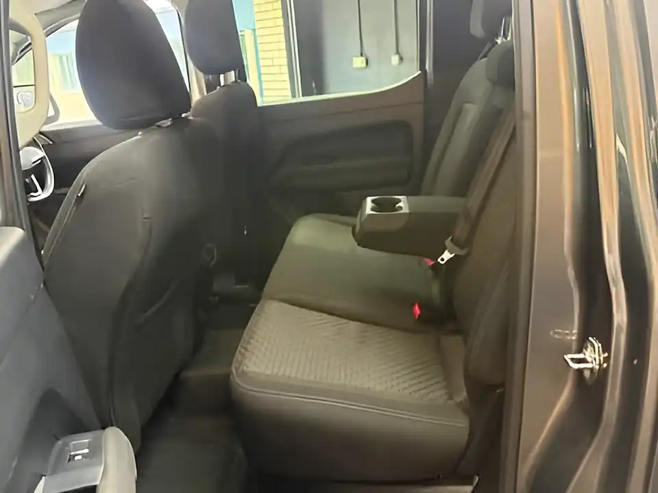 Used 2023 Volkswagen Amarok Life Grey - Interior and Exterior details 15
