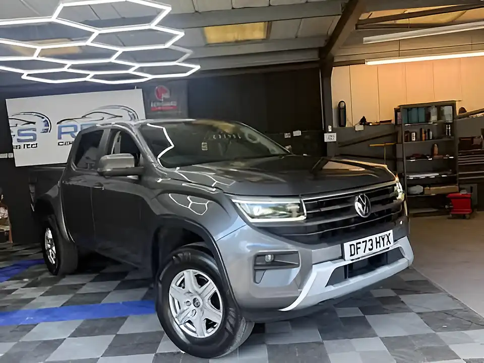 Used 2023 Volkswagen Amarok Life Grey - Interior and Exterior details 9