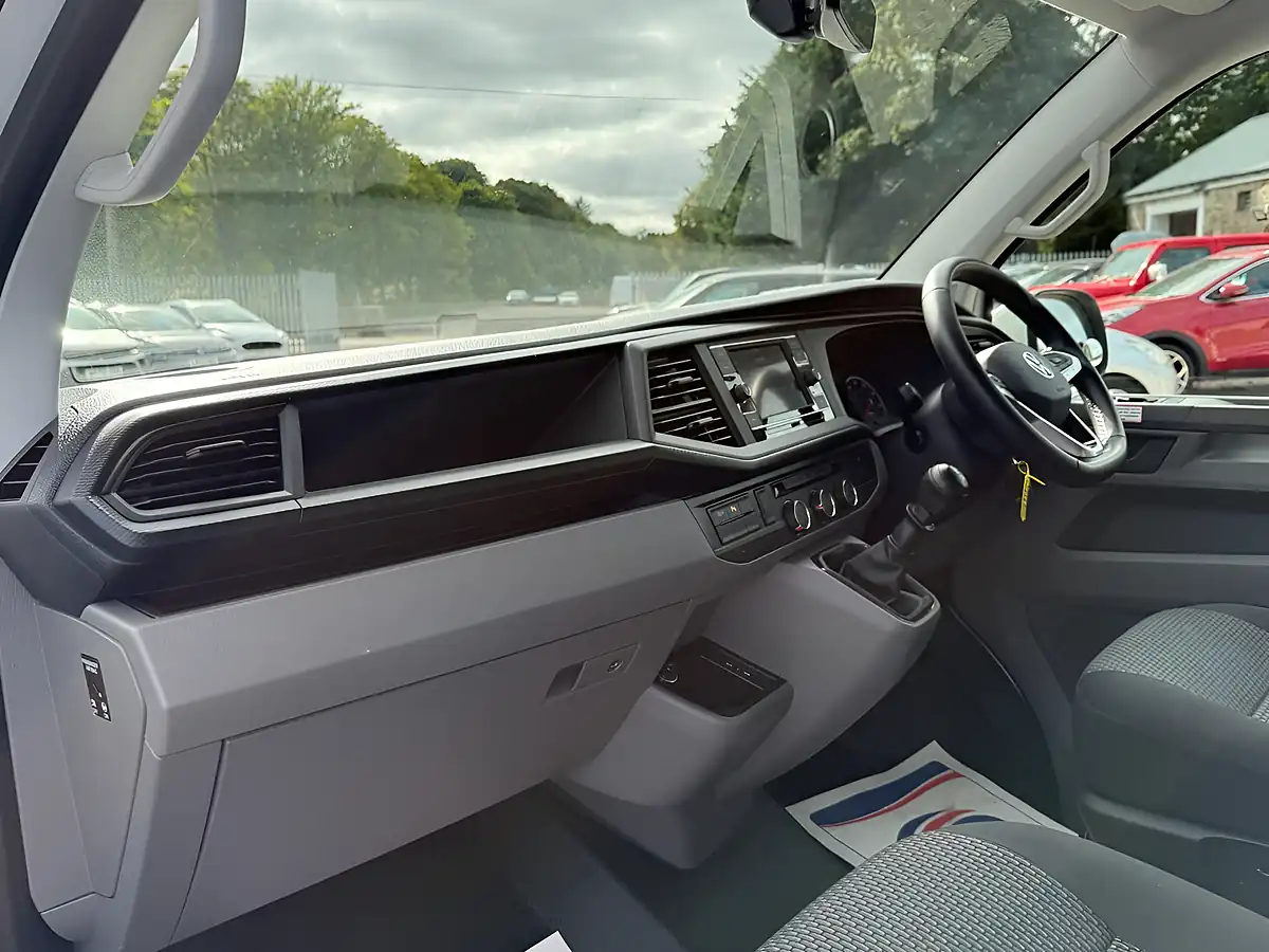 Used 2023 Volkswagen Autohaus Ashton 94 T28 Pure White - Interior and Exterior details 11