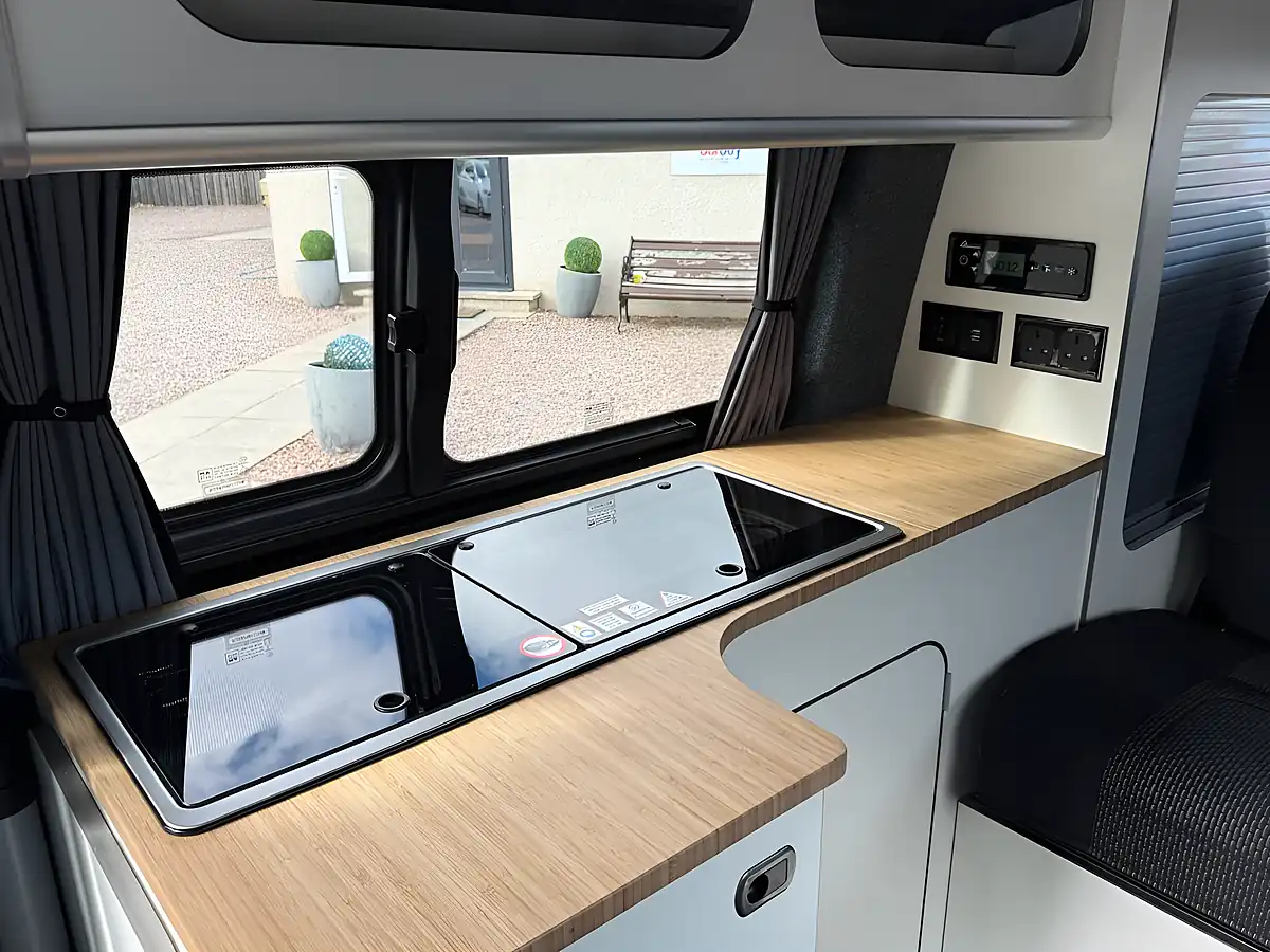 Used 2023 Volkswagen Autohaus Ashton 94 T28 Pure White - Interior and Exterior details 16