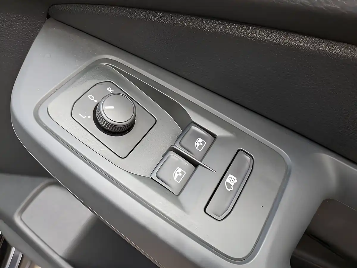 Used 2023 Volkswagen Caddy Commerce Plus Swb Black - Interior and Exterior details 17