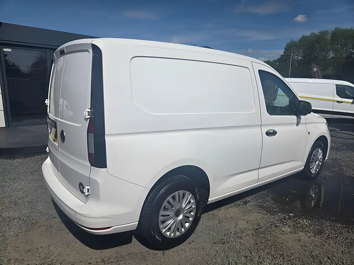 Used 2023 Volkswagen Caddy Commerce Plus White - Interior and Exterior details 5