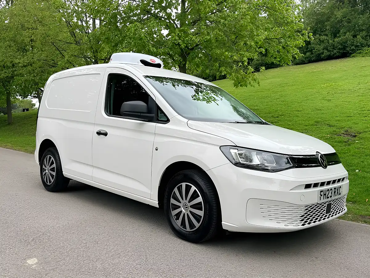 Used 2023 Volkswagen Caddy Commerce Plus White - Front View