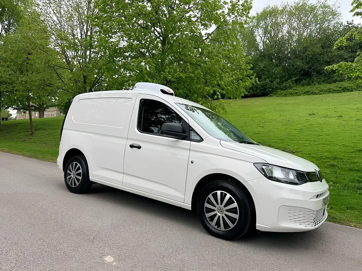 Used 2023 Volkswagen Caddy Commerce Plus White - Interior and Exterior details 4