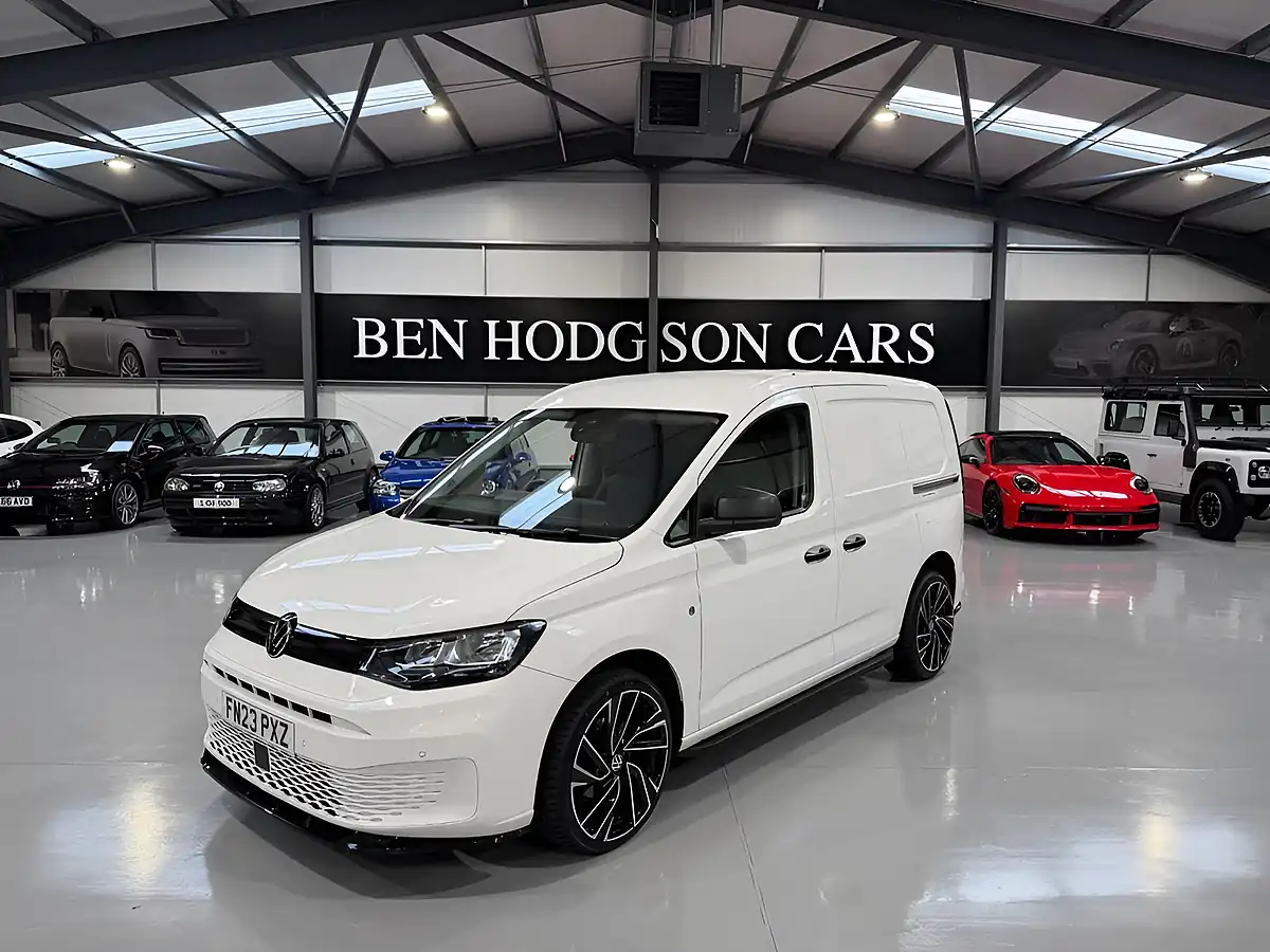 Used 2023 Volkswagen Caddy Commerce Plus White - Front View