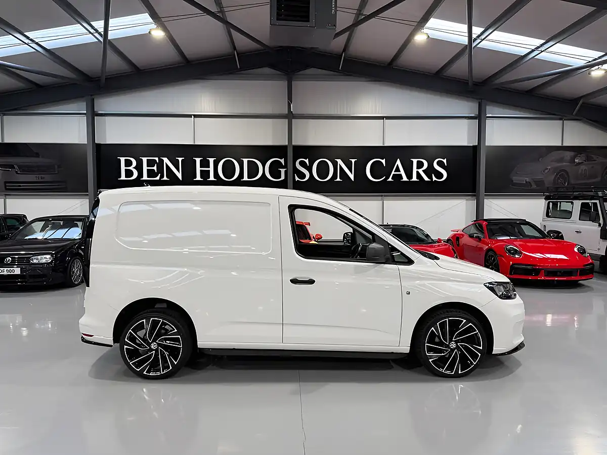 Used 2023 Volkswagen Caddy Commerce Plus White - Interior and Exterior details 4