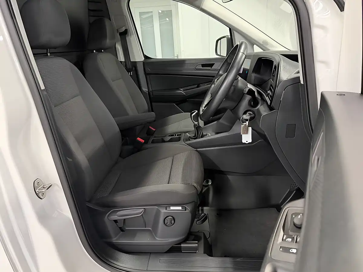 Used 2023 Volkswagen Caddy Commerce Plus White - Interior and Exterior details 7