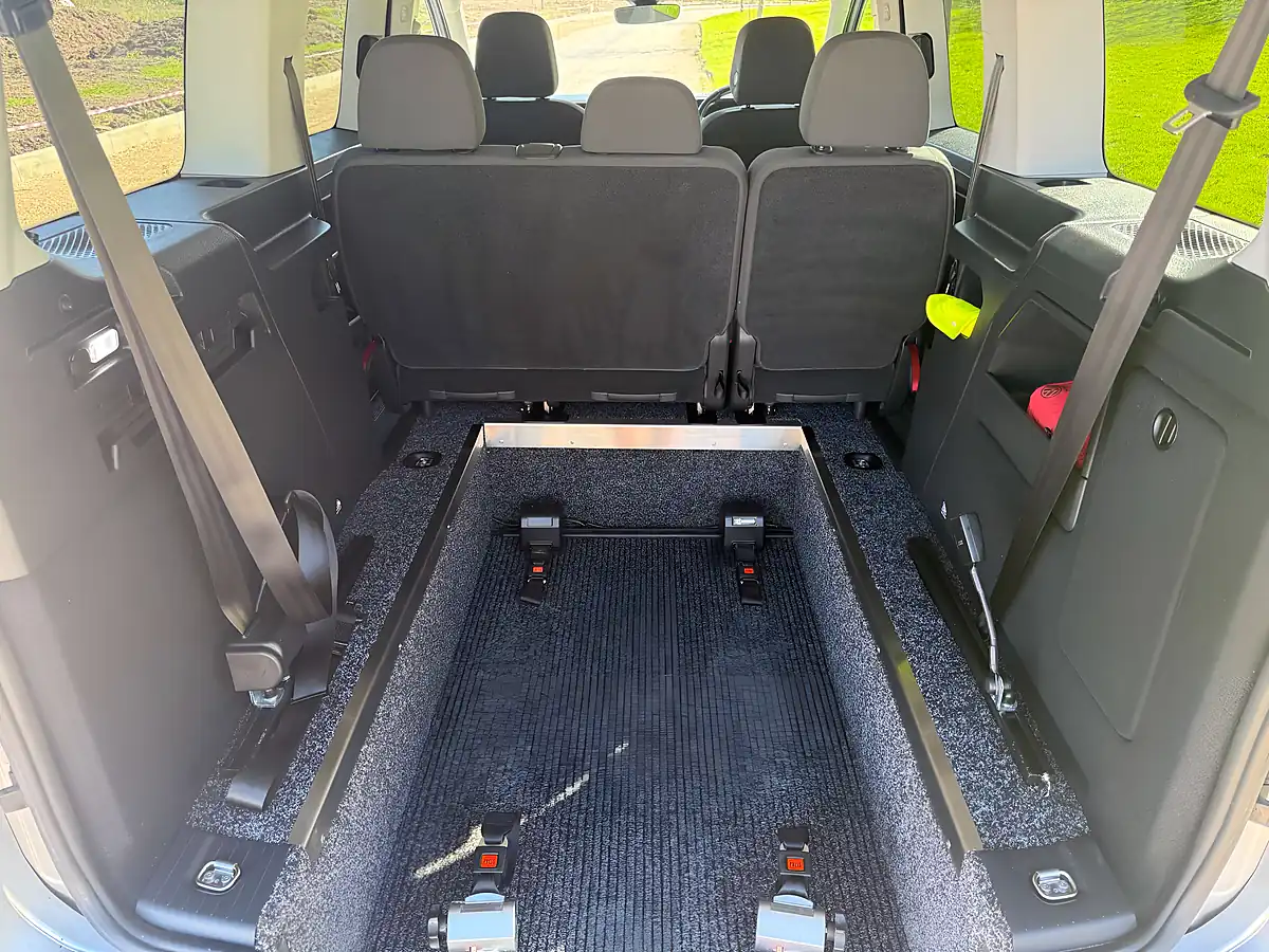 Used 2023 Volkswagen Caddy Maxi Life Silver - Interior and Exterior details 7
