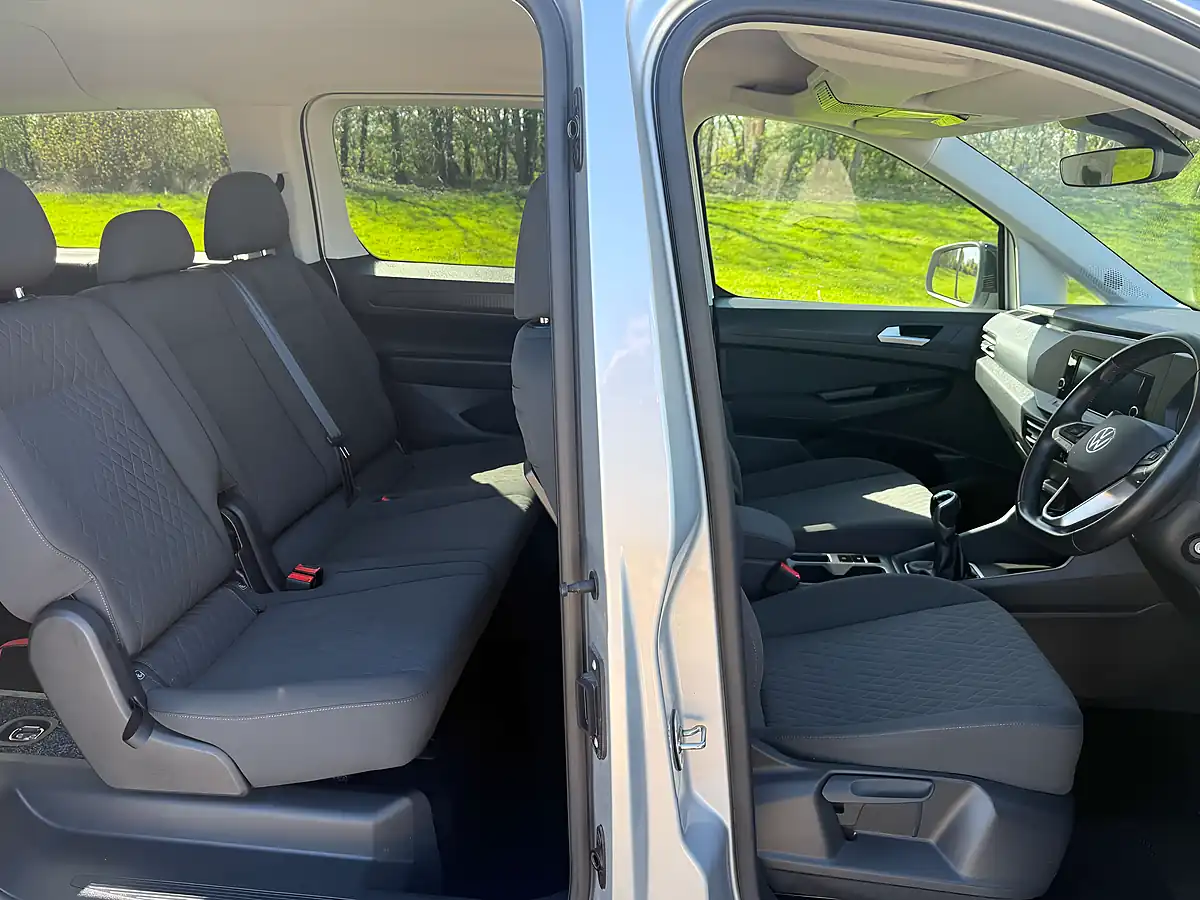 Used 2023 Volkswagen Caddy Maxi Life Silver - Interior and Exterior details 8