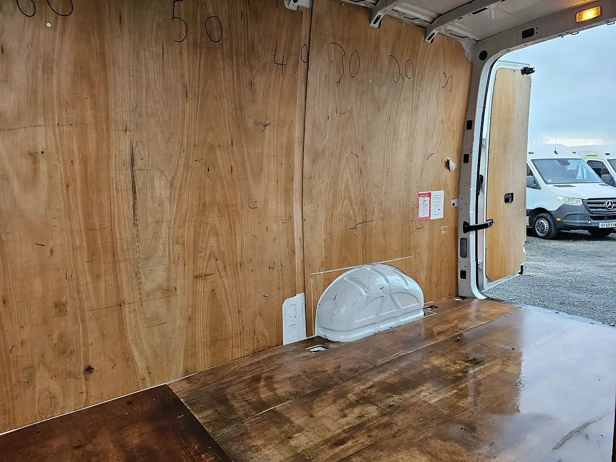 Used 2023 Volkswagen Crafter C35 Startline White - Interior and Exterior details 9
