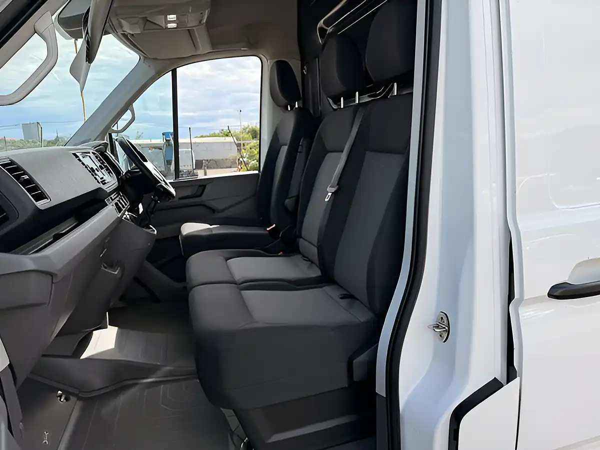 Used 2023 Volkswagen Crafter CR35 Trendline White - Interior and Exterior details 10