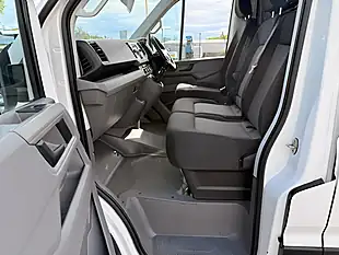 Used 2023 Volkswagen Crafter CR35 Trendline White - Interior and Exterior details 11
