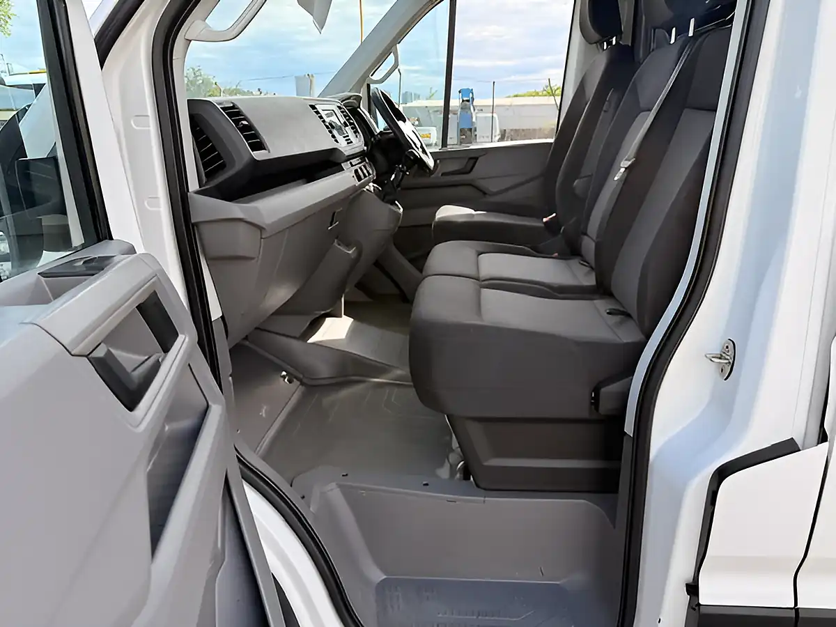 Used 2023 Volkswagen Crafter CR35 Trendline White - Interior and Exterior details 11