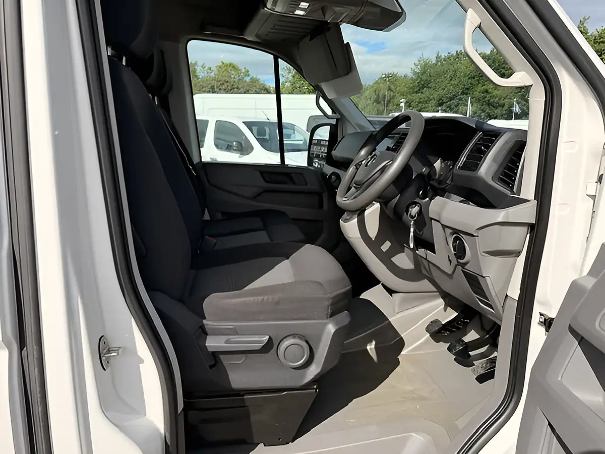 Used 2023 Volkswagen Crafter CR35 Trendline White - Interior and Exterior details 14