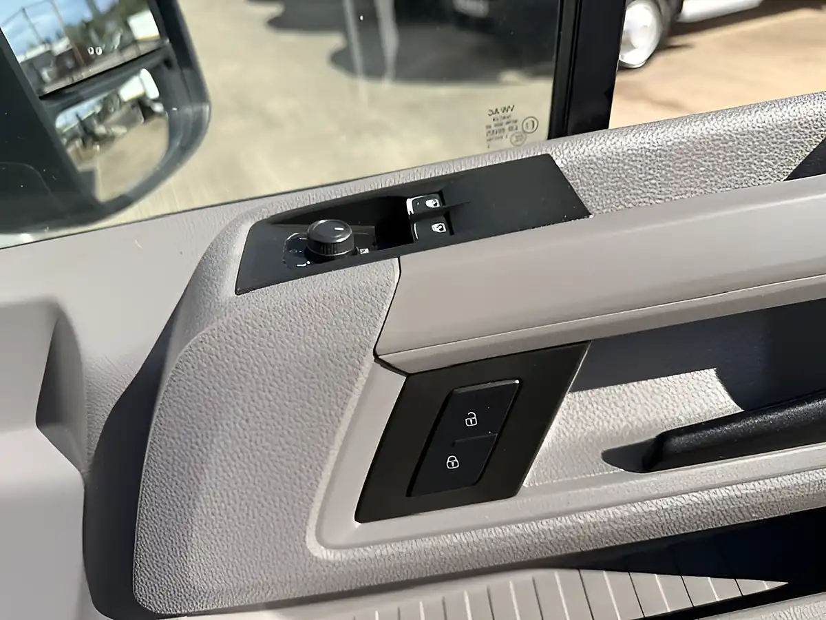 Used 2023 Volkswagen Crafter CR35 Trendline White - Interior and Exterior details 16