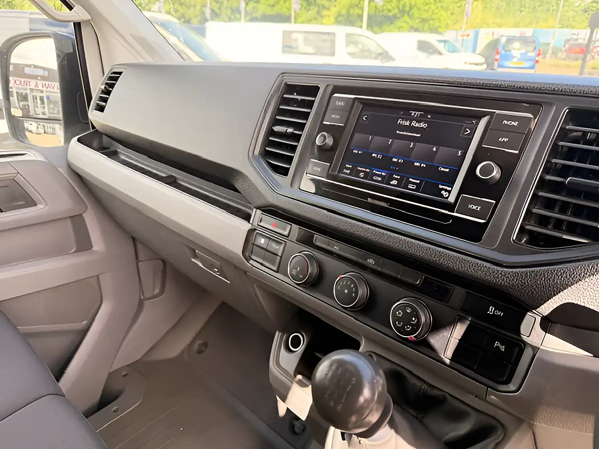 Used 2023 Volkswagen Crafter CR35 Trendline White - Interior and Exterior details 17