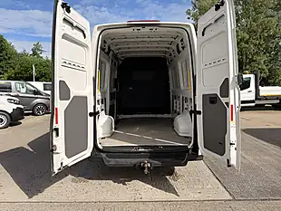 Used 2023 Volkswagen Crafter CR35 Trendline White - Interior and Exterior details 5