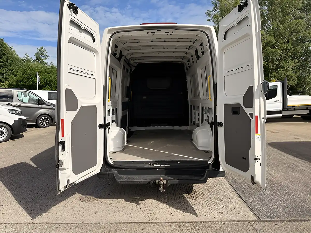 Used 2023 Volkswagen Crafter CR35 Trendline White - Interior and Exterior details 5