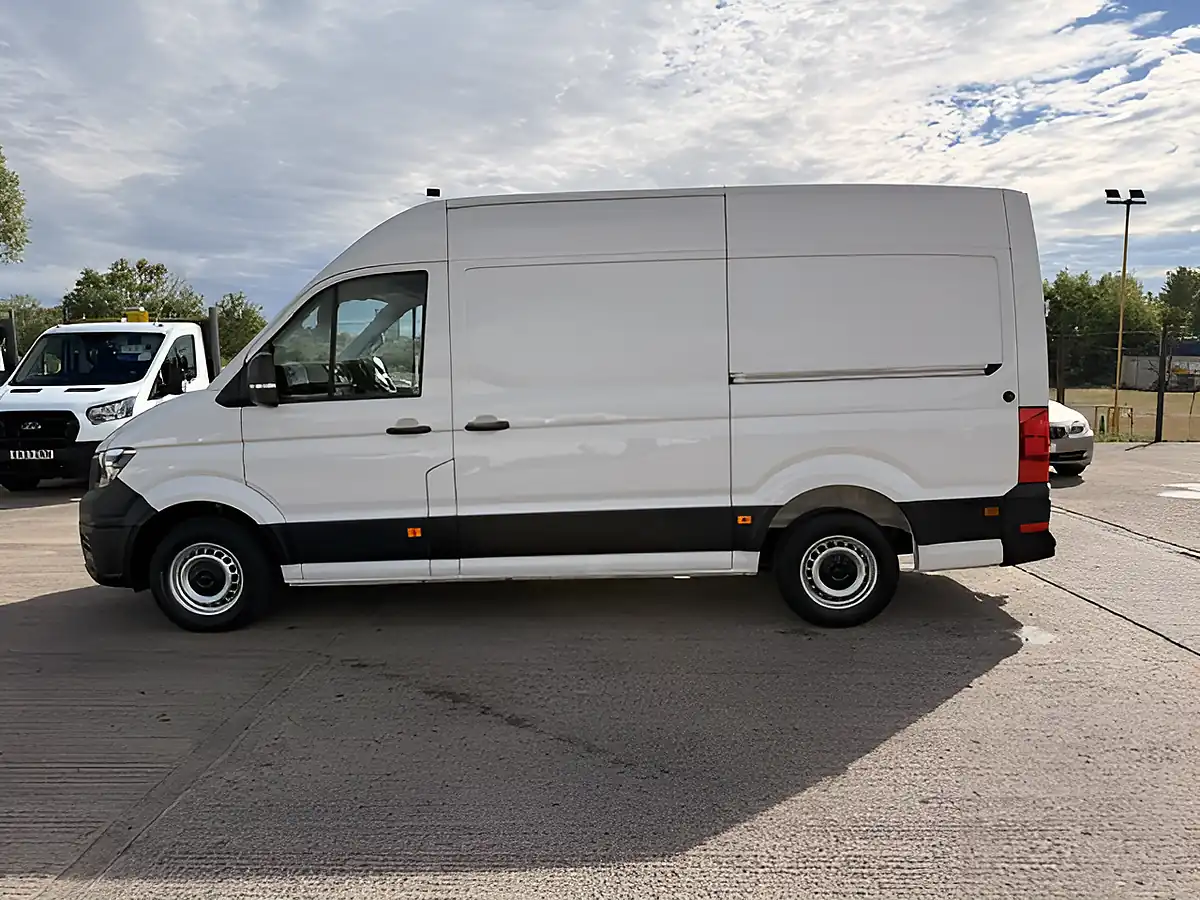 Used 2023 Volkswagen Crafter CR35 Trendline White - Interior and Exterior details 7