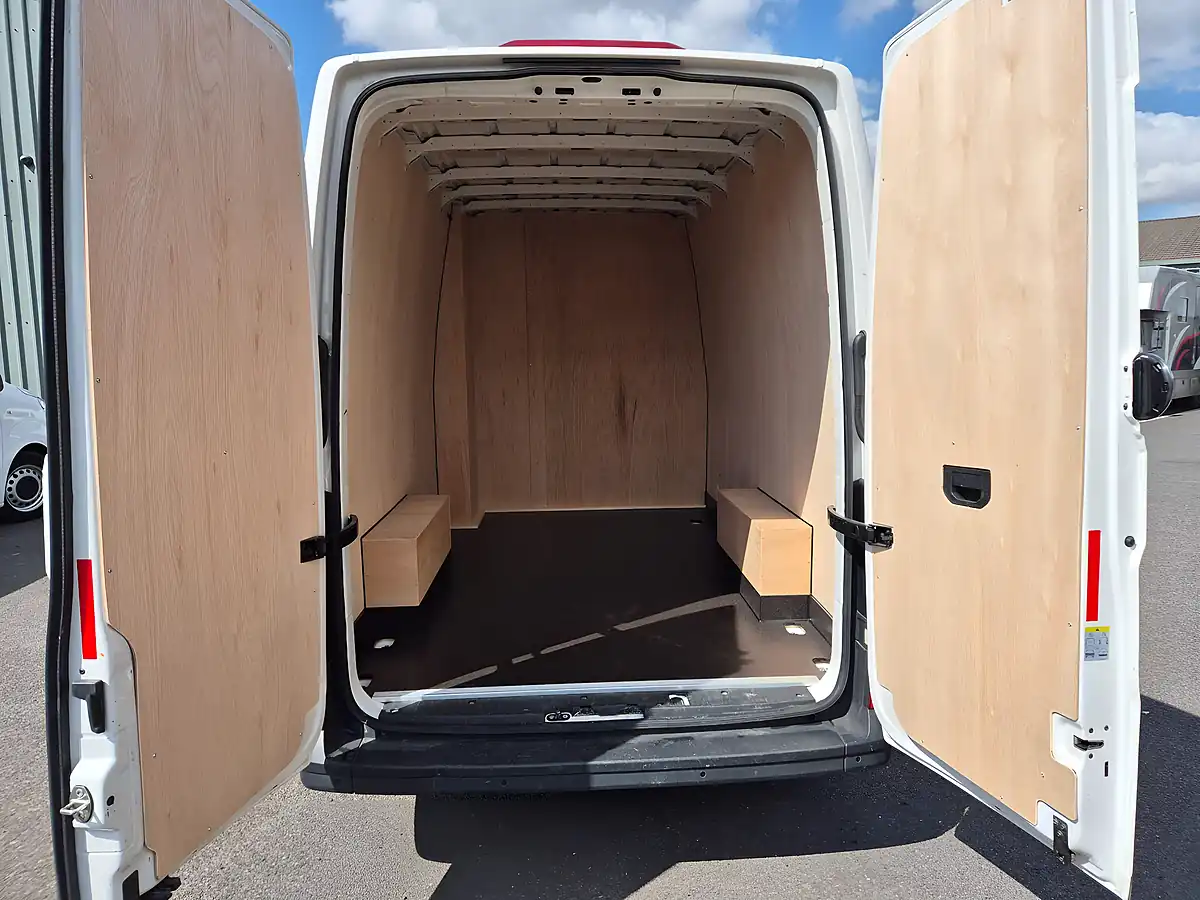 Used 2023 Volkswagen Crafter Lwb 6 SEAT Combi White - Interior and Exterior details 10