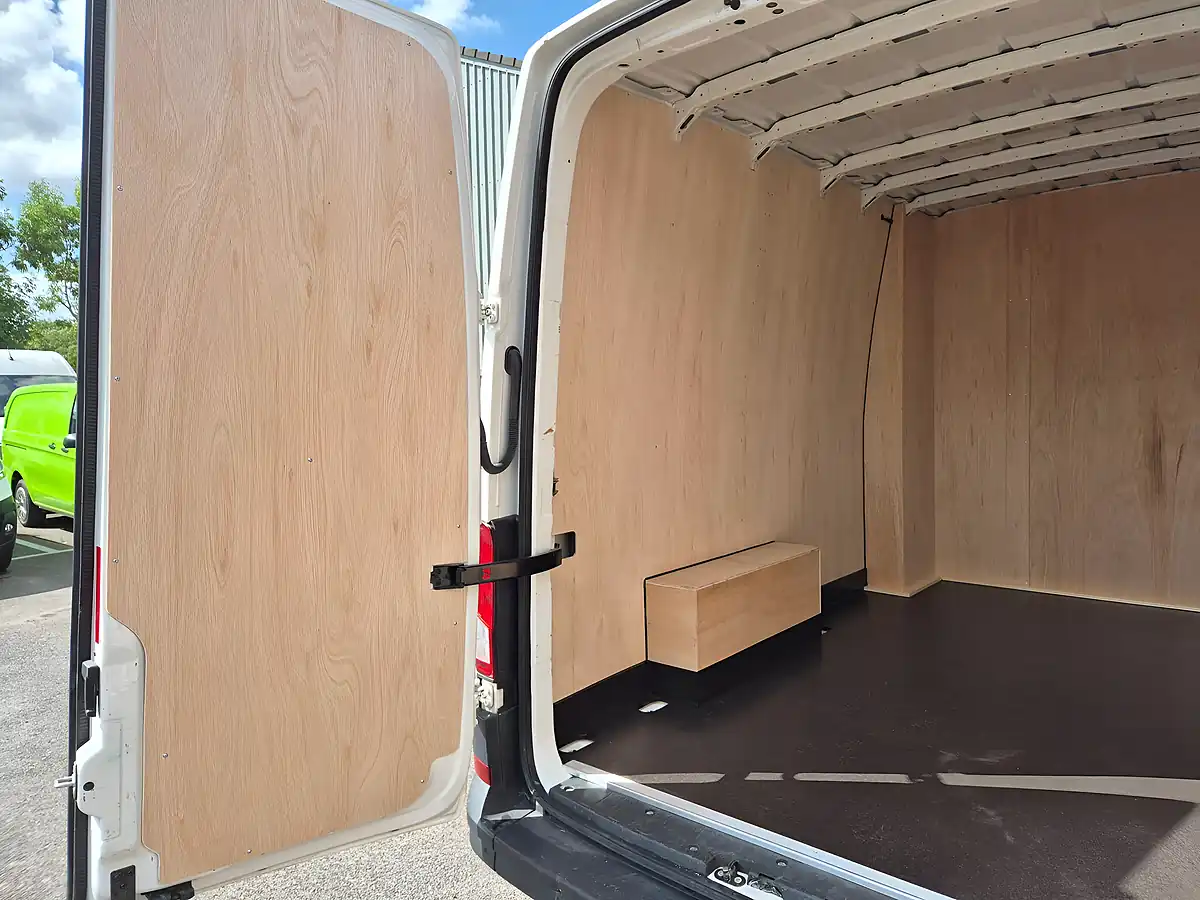 Used 2023 Volkswagen Crafter Lwb 6 SEAT Combi White - Interior and Exterior details 12