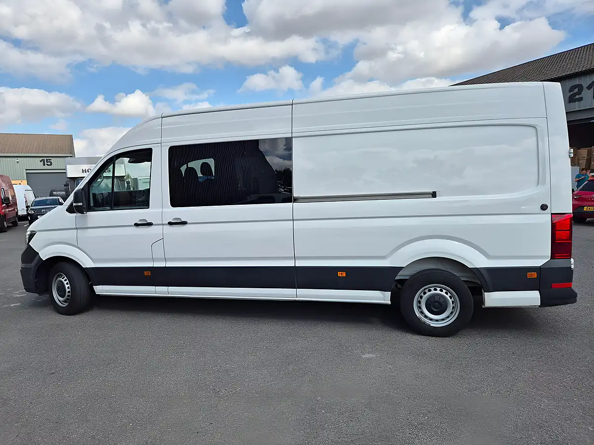 Used 2023 Volkswagen Crafter Lwb 6 SEAT Combi White - Interior and Exterior details 14