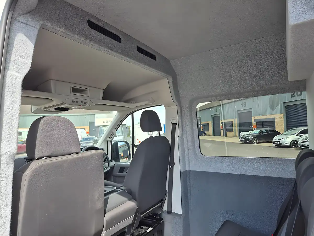Used 2023 Volkswagen Crafter Lwb 6 SEAT Combi White - Interior and Exterior details 17